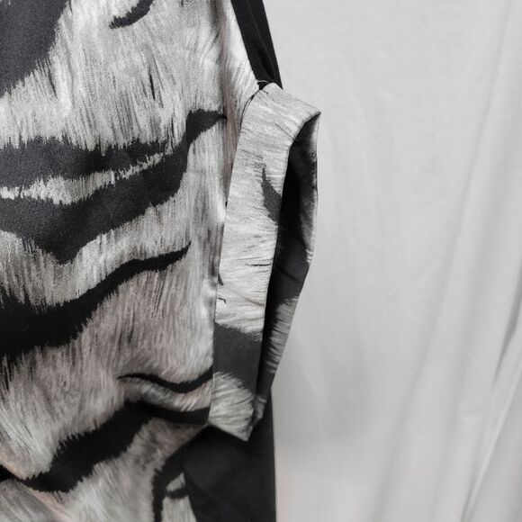 White House Black Market black/grey short sleeve tiger blouse/top, Size S - Picture 6 of 7